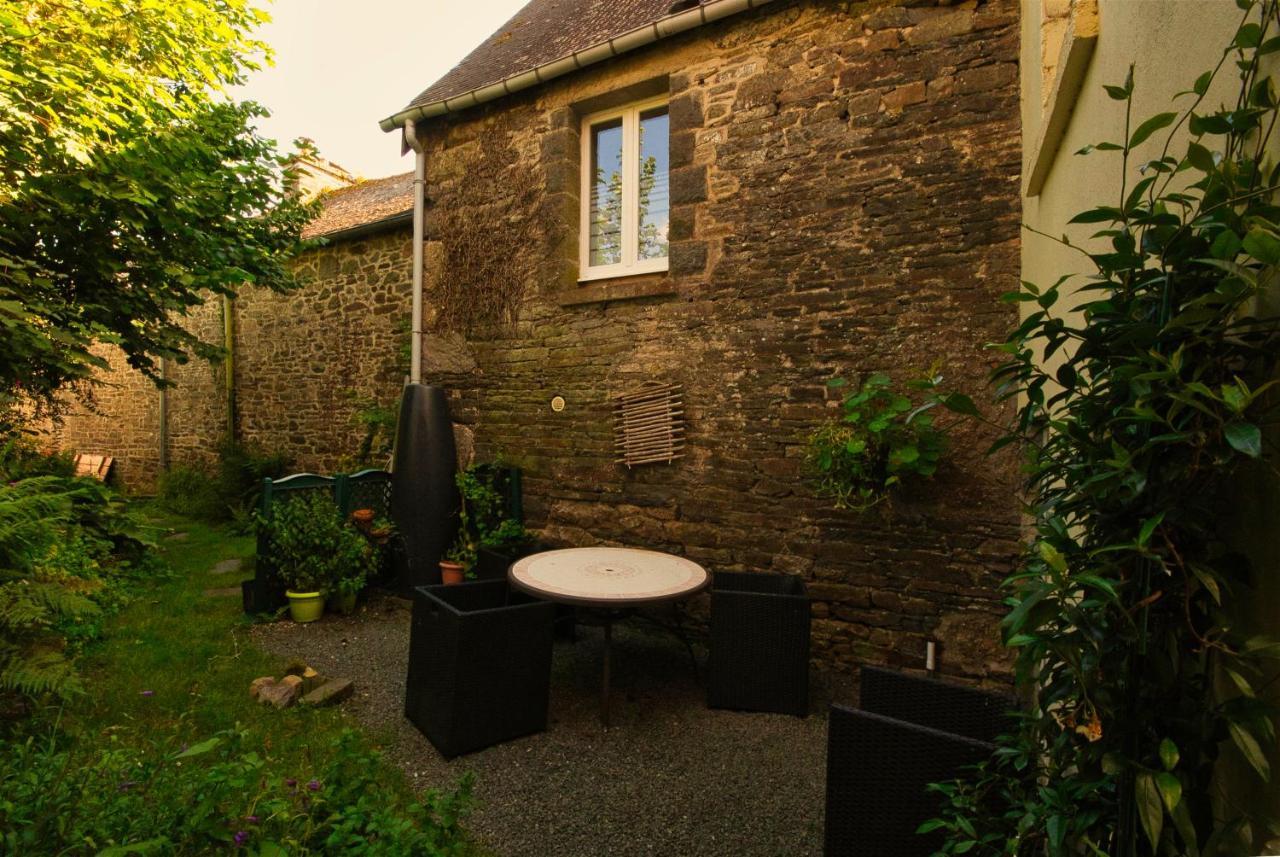 Auberge Le Canard Qui Rit Plélauff Dış mekan fotoğraf