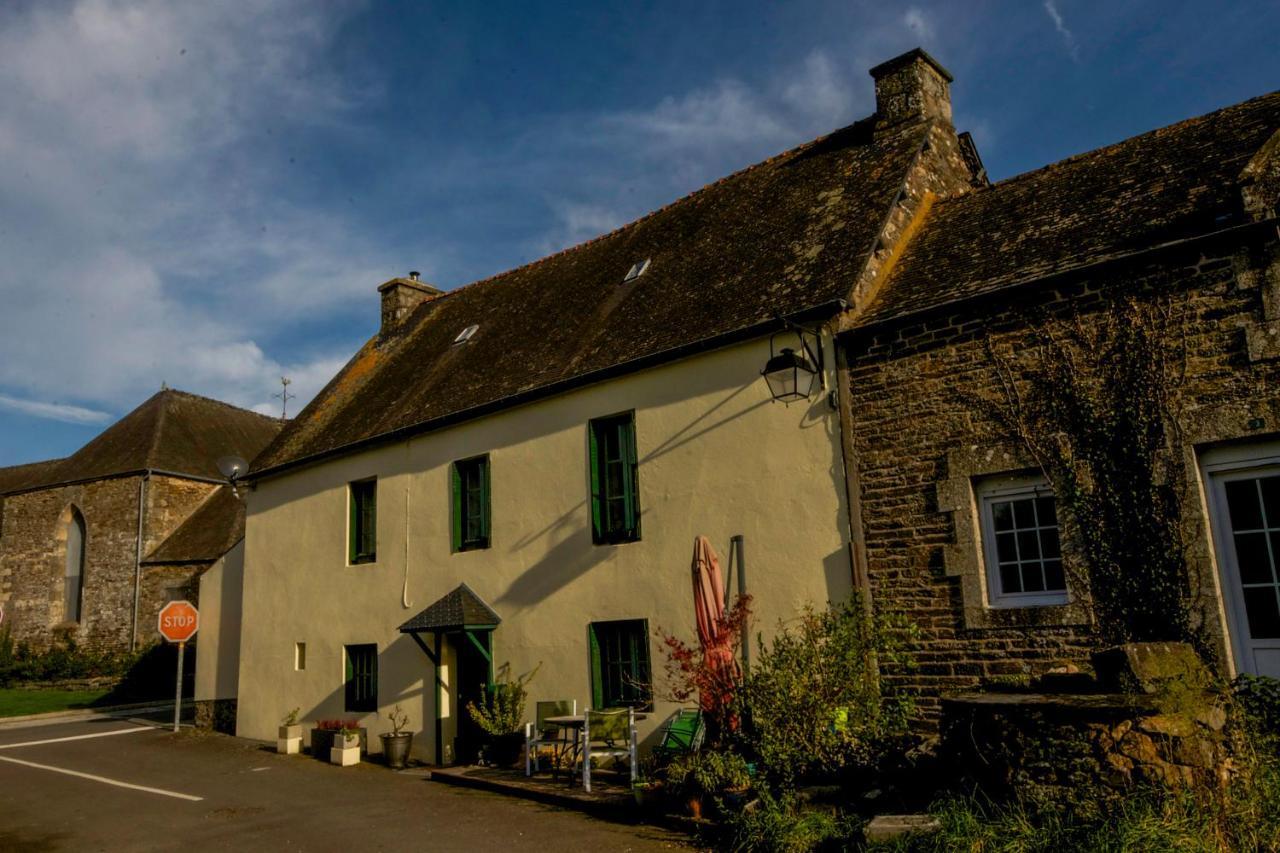 Auberge Le Canard Qui Rit Plélauff Dış mekan fotoğraf