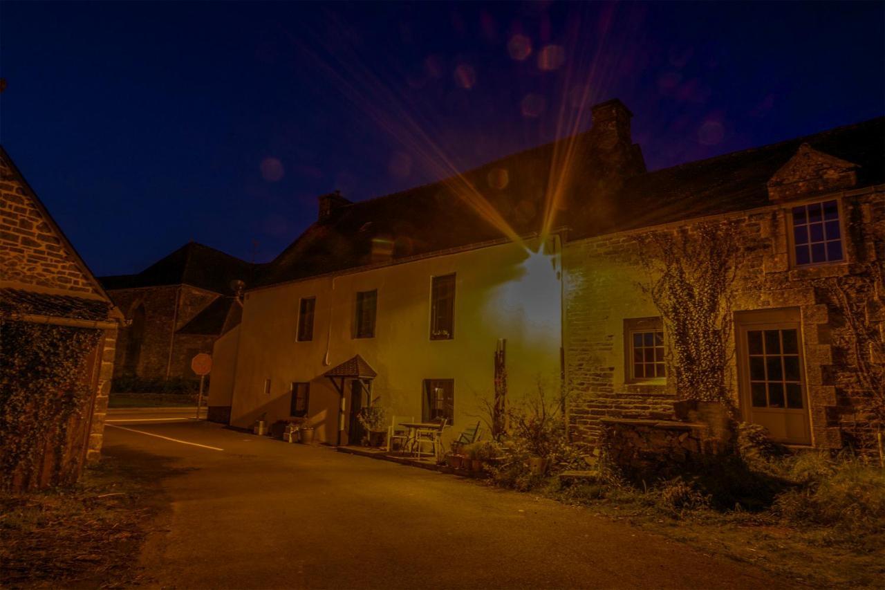 Auberge Le Canard Qui Rit Plélauff Dış mekan fotoğraf